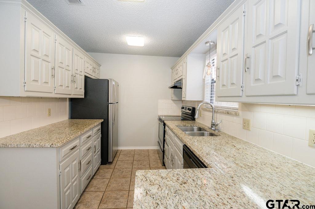 5809 Hollytree Drive Tyler, TX 75703 - Photo 10 of 32