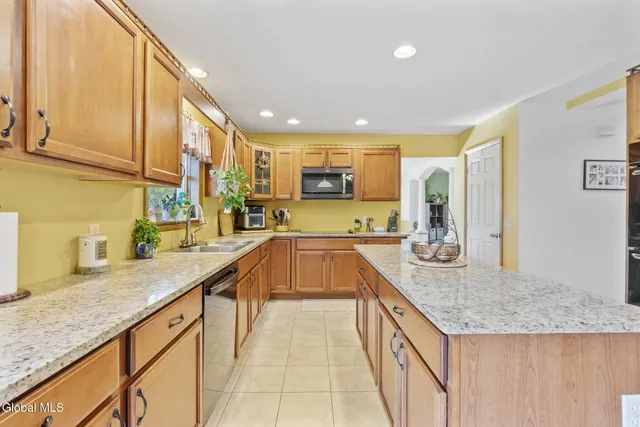 $559,900 | 121 Pioneer Drive, Broadalbin, NY 12025