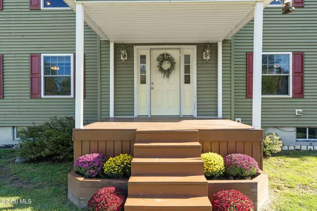 $559,900 | 121 Pioneer Drive, Broadalbin, NY 12025