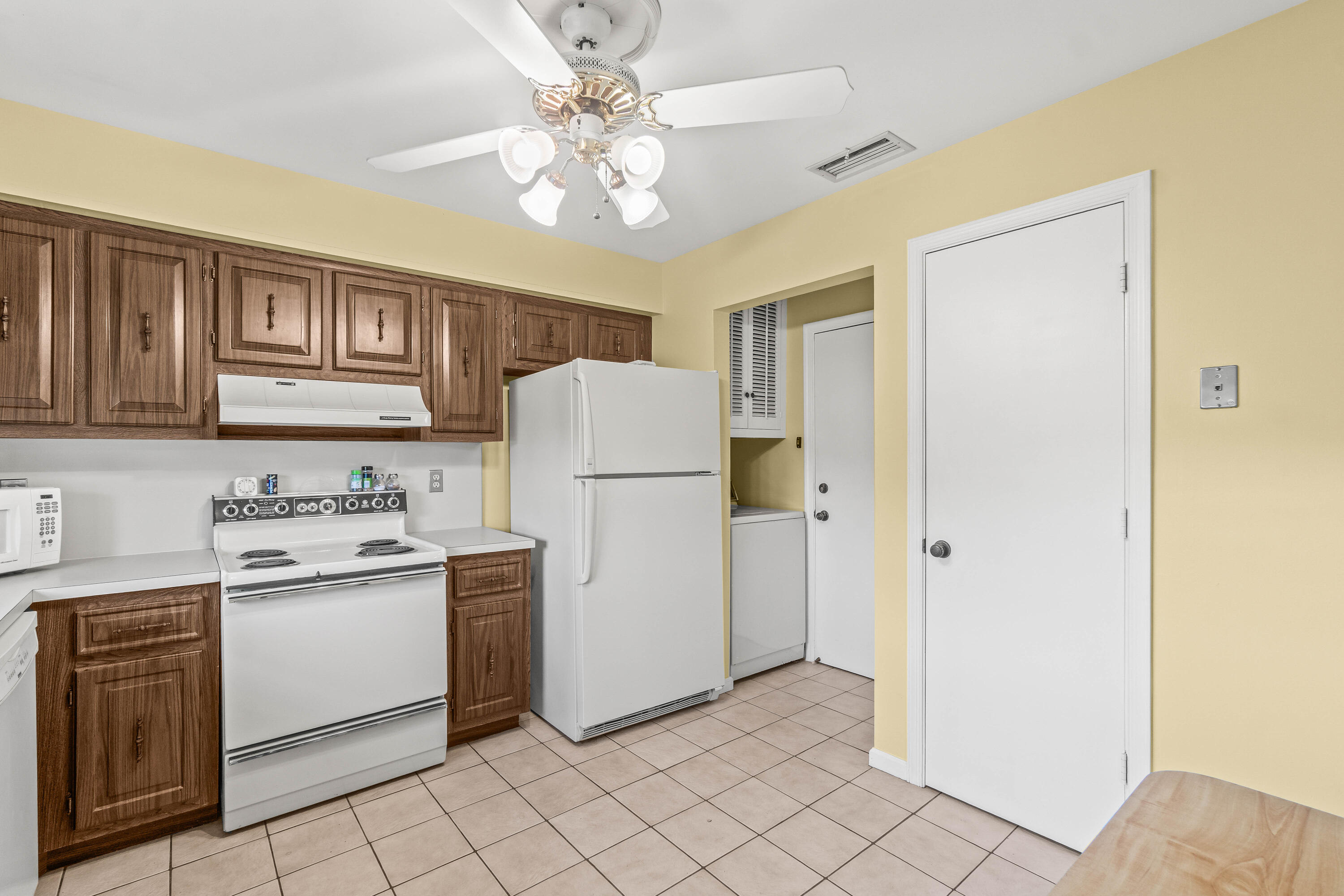 4868 Hawkwood Road, Unit A Boynton Beach, FL 33436 - Photo 11 of 27 Kitchen