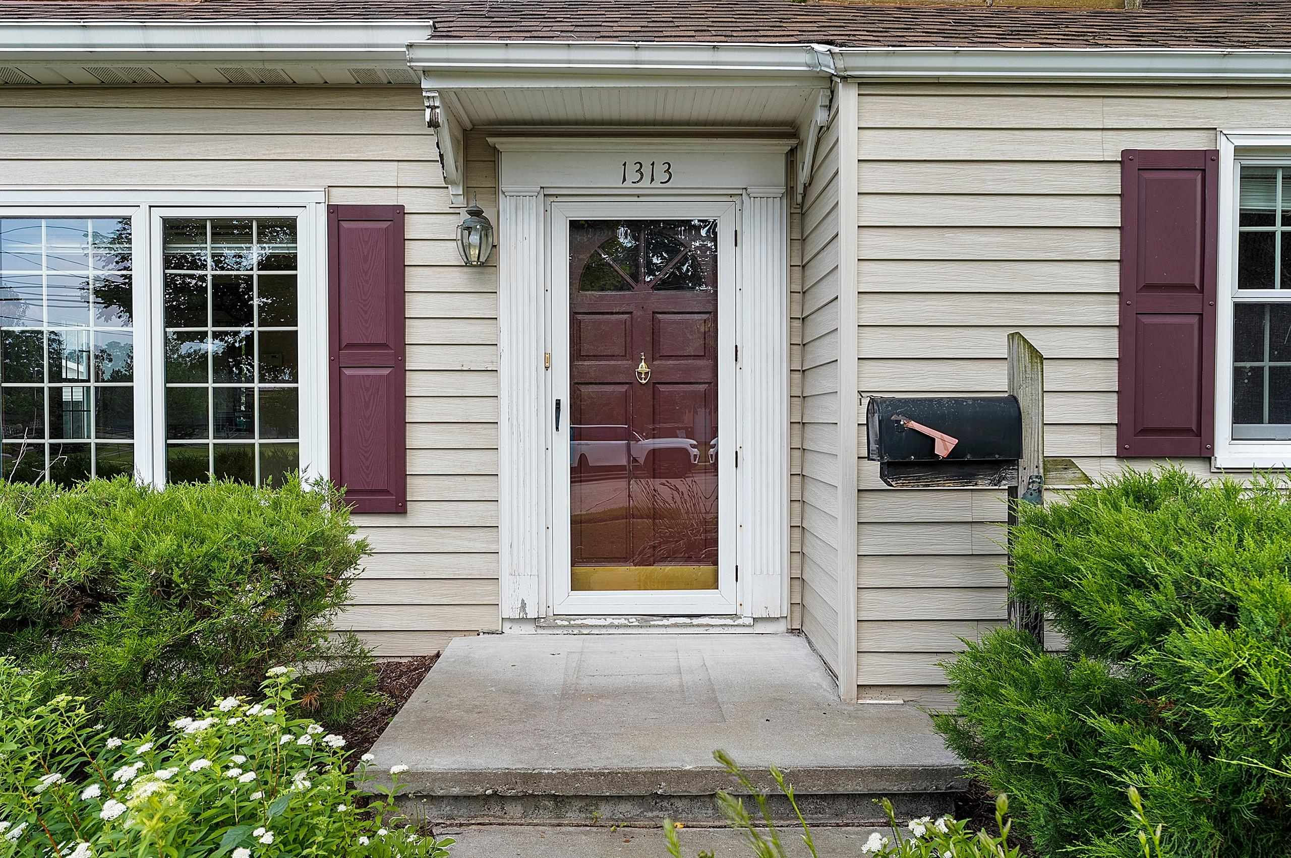 1313 Lost Dauphin Road De Pere, WI 54115 - Photo 4 of 43