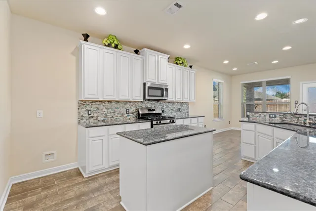 $485,000 | 10003 South Whimbrel Circle, Conroe, TX 77385