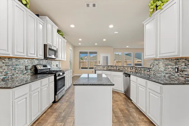 $485,000 | 10003 South Whimbrel Circle, Conroe, TX 77385