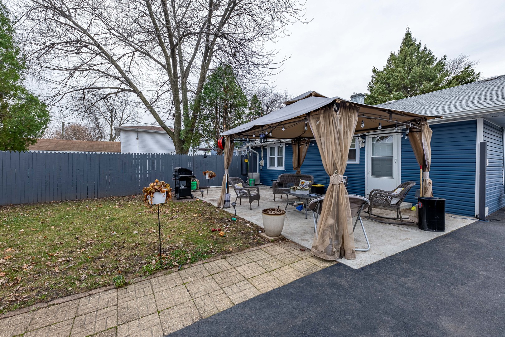 8833 South Corcoran Road Hometown, IL 60456 - Photo 3 of 20
