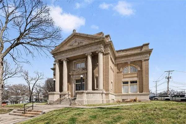 $825,000 | 601 South 5th Street, Leavenworth, KS 66048