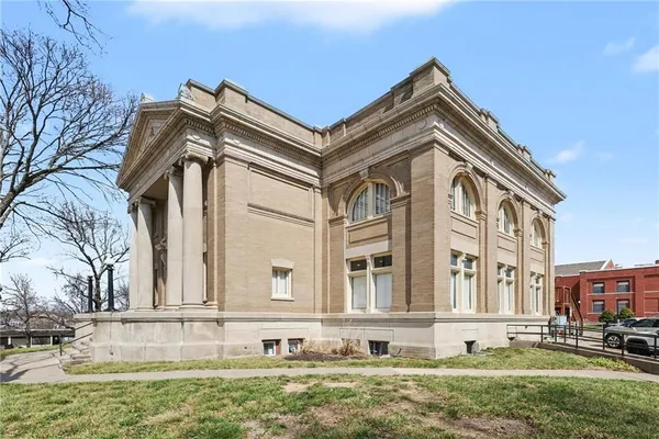 $825,000 | 601 South 5th Street, Leavenworth, KS 66048