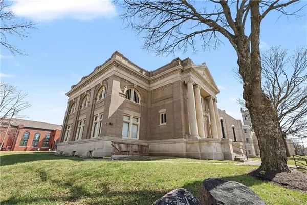 $825,000 | 601 South 5th Street, Leavenworth, KS 66048