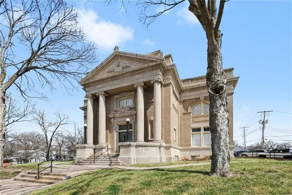 $825,000 | 601 South 5th Street, Leavenworth, KS 66048