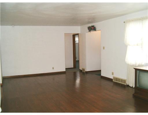 801 Hartge Road Lower Burrell, PA 15068 - Photo 3 of 15 Living Room.