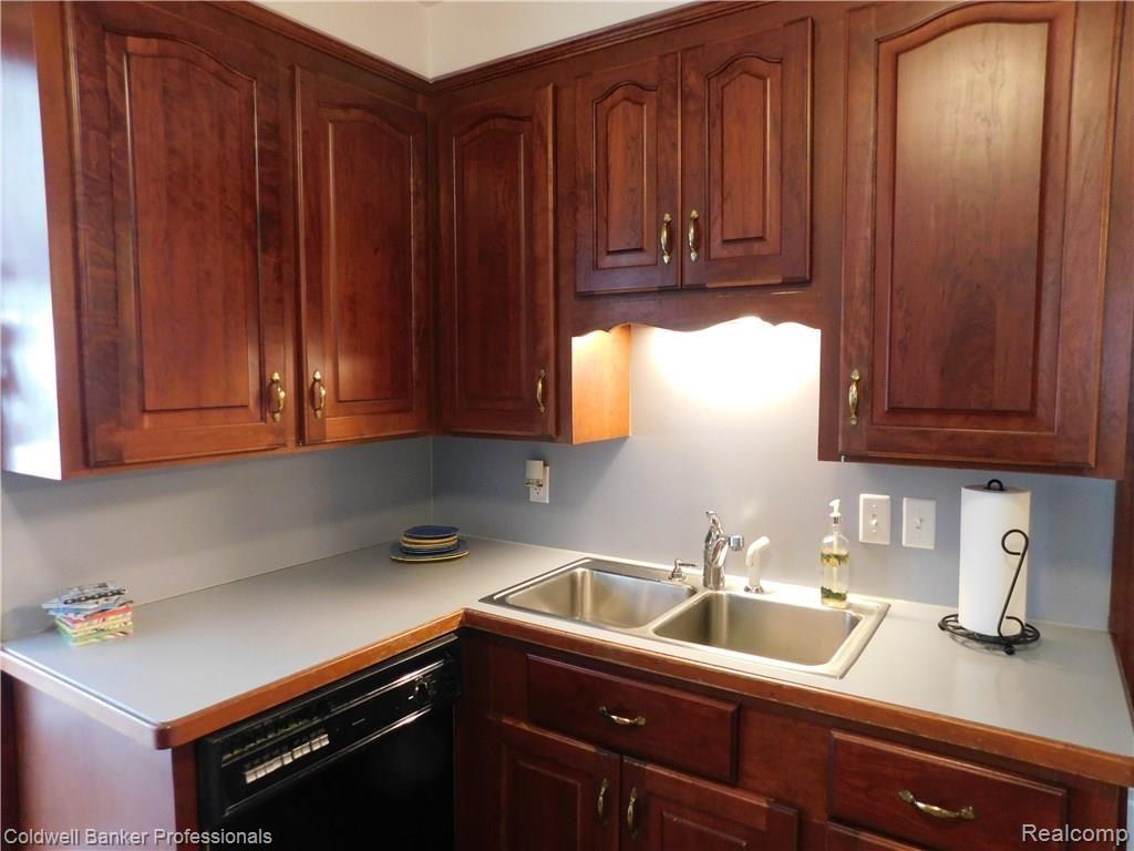 1778 Bournemouth Road Grosse Pointe Woods, MI 48236 - Photo 7 of 21