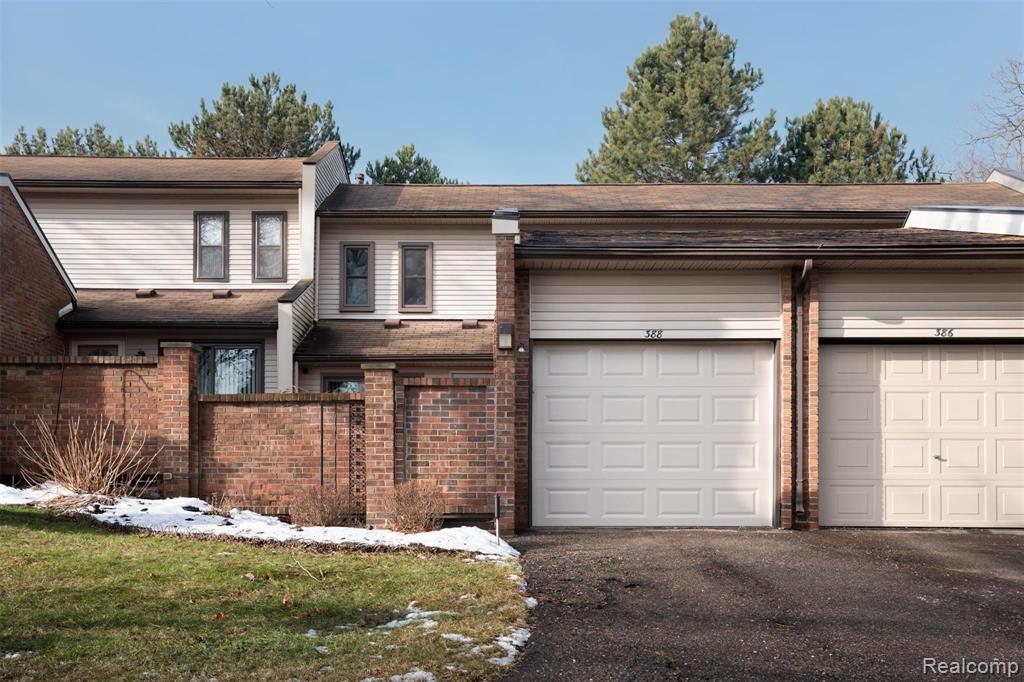 388 Willow Grove Lane Rochester Hills, MI 48307 - Photo 1 of 19