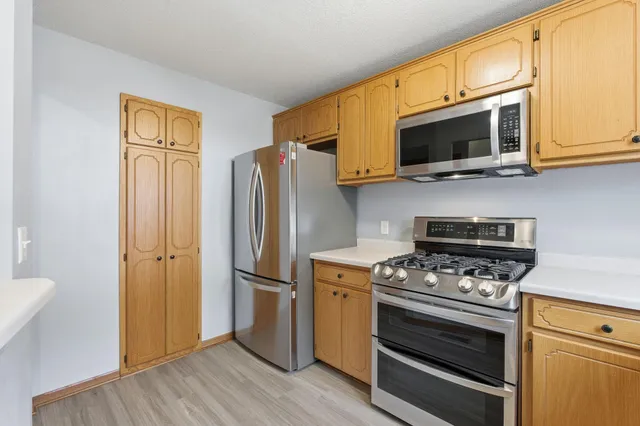 $241,999 | 618 Oak Park Lane, Hopkins, MN 55343