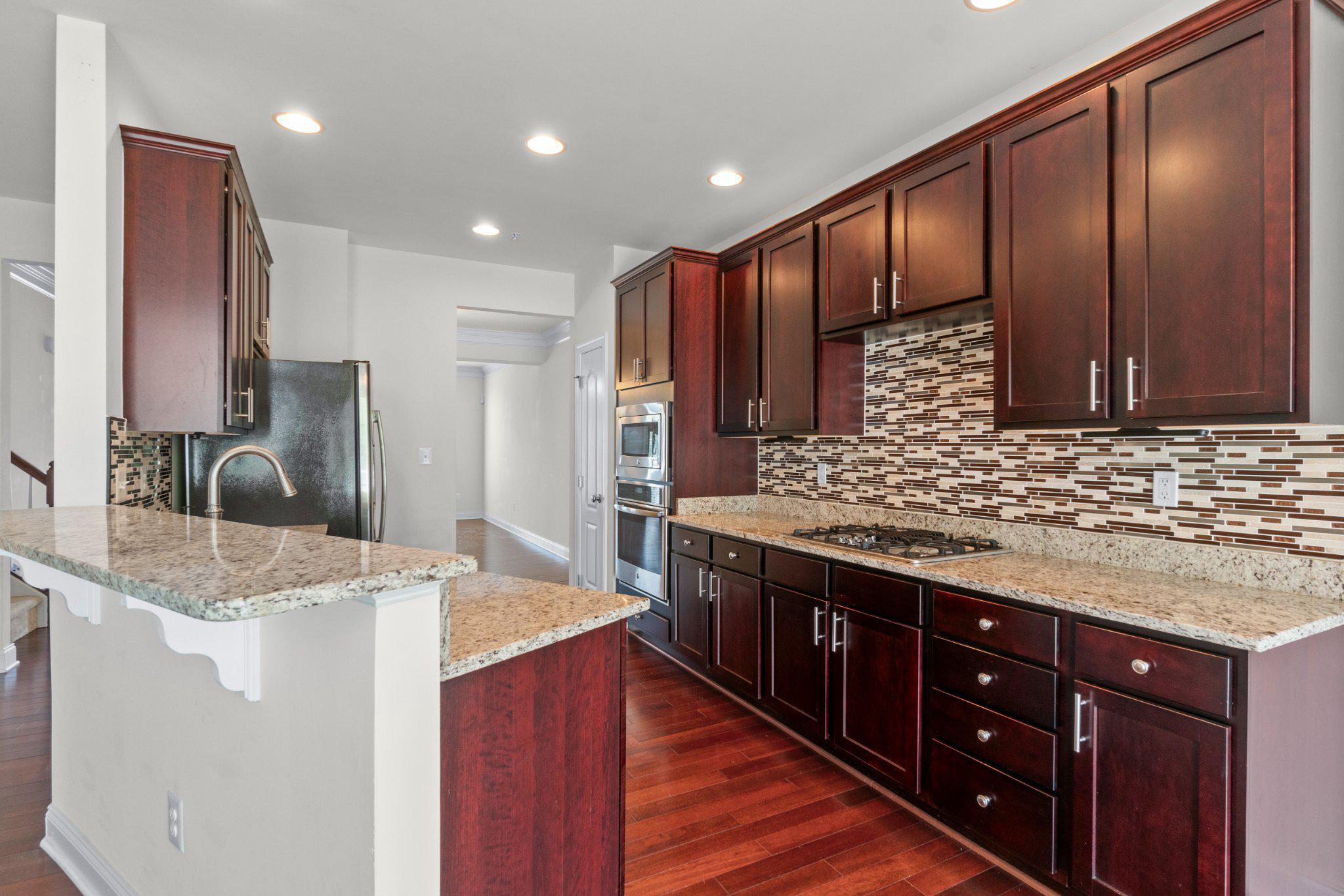 7673 Elmcrest Road Hanover, MD 21076 - Photo 7 of 51 Gourmet Eat-in Kitchen