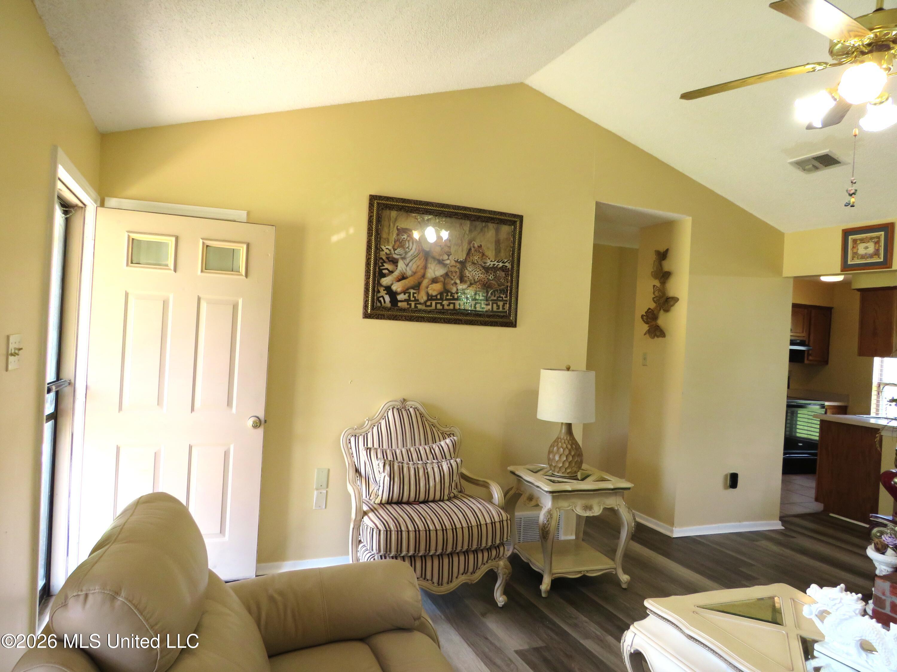 10372 Riggan Drive Olive Branch, MS 38654 - Photo 5 of 36 Front room5, 6.29.2026