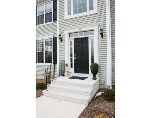 32 Howarth Drive Upton, MA 01568 - Photo 2 of 26