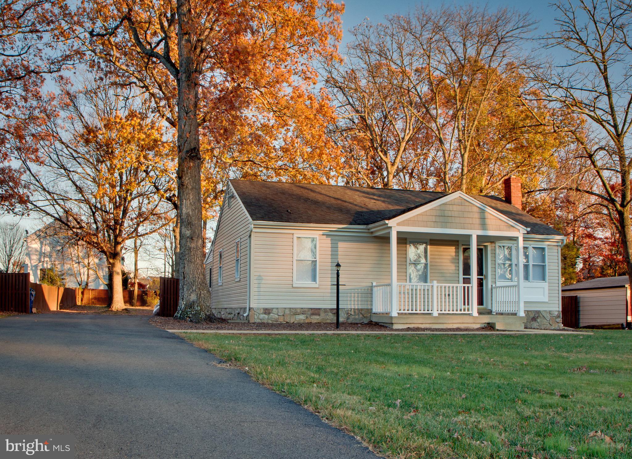 5605 Clifton Road Clifton, VA 20124 - Photo 2 of 18 Gallery Image 2