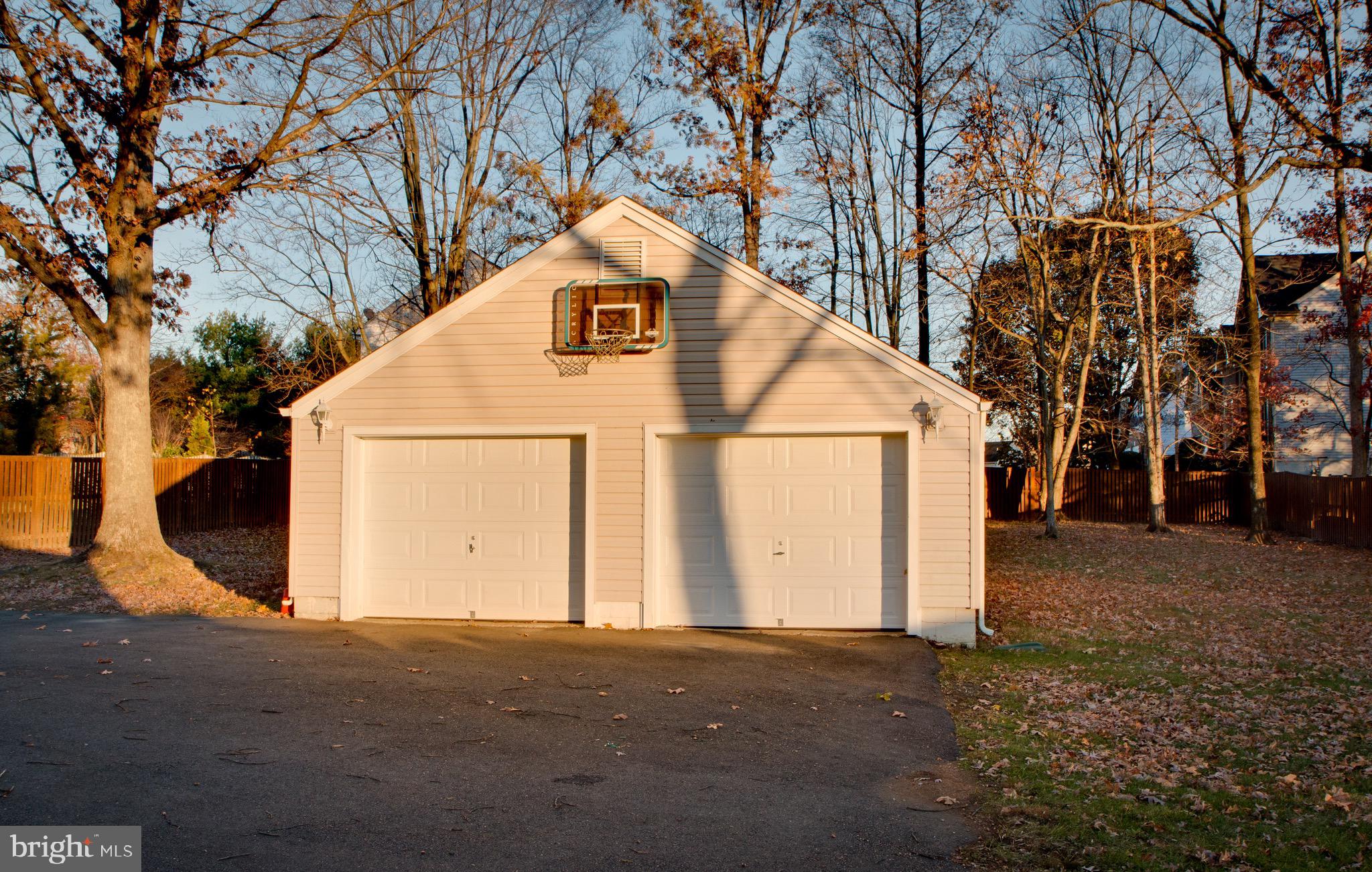 5605 Clifton Road Clifton, VA 20124 - Photo 3 of 18 Gallery Image 3