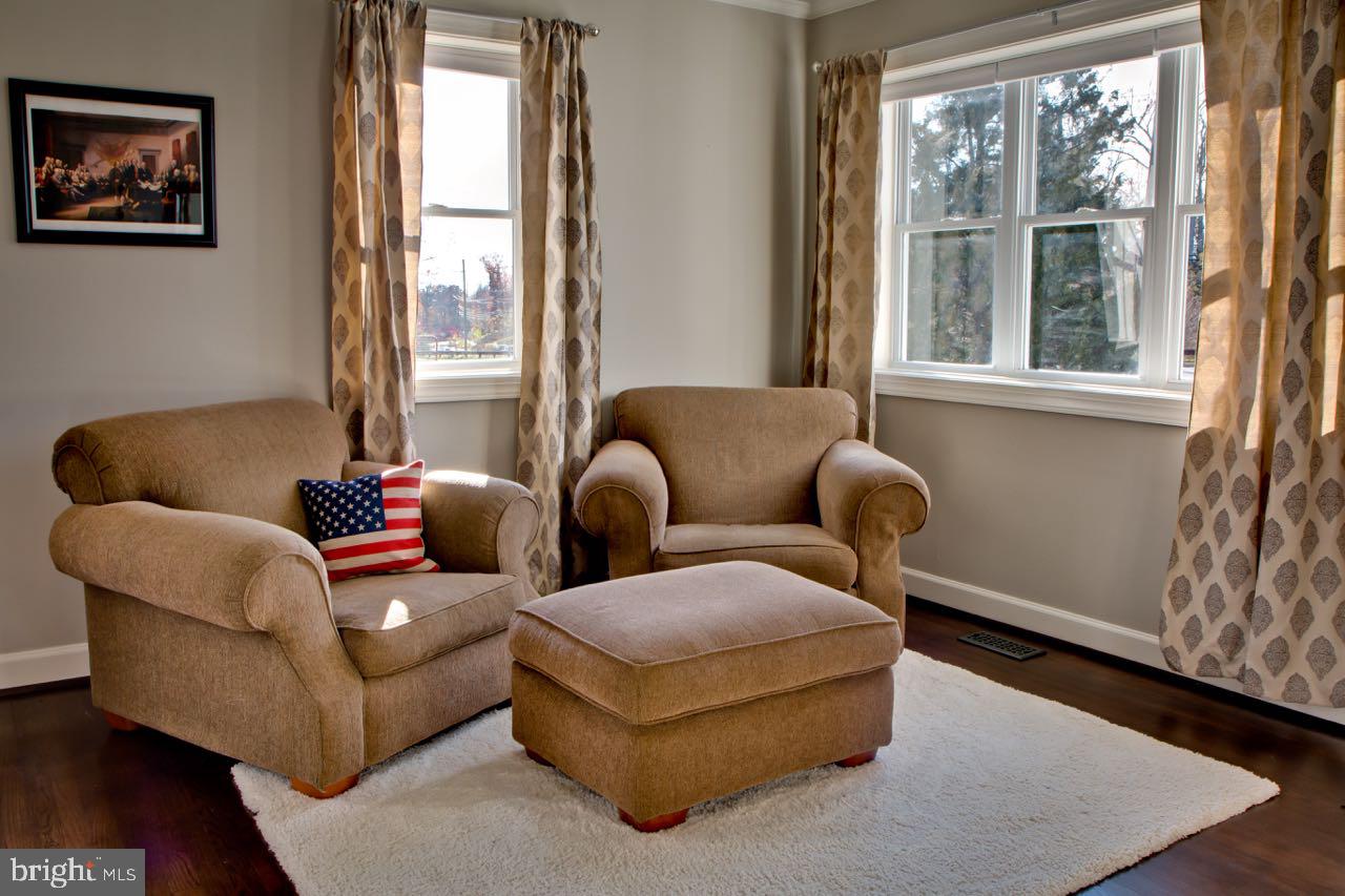 5605 Clifton Road Clifton, VA 20124 - Photo 4 of 18 Gallery Image 4