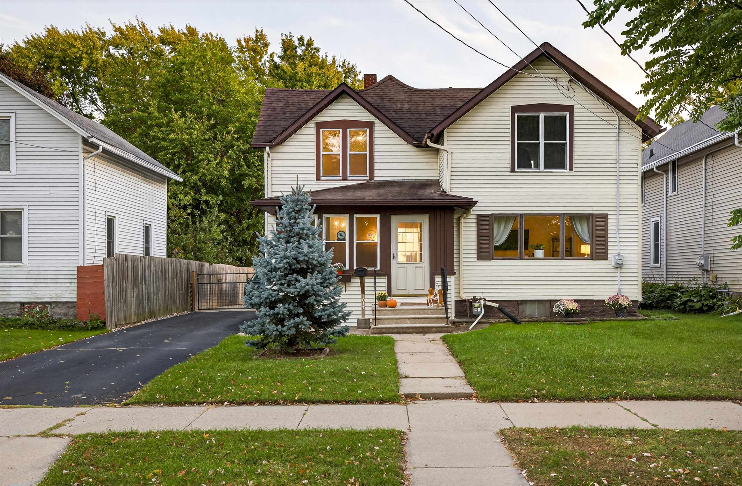1017 West Lawrence Street Appleton, WI 54914 - Photo 1 of 1 Gallery Image 1