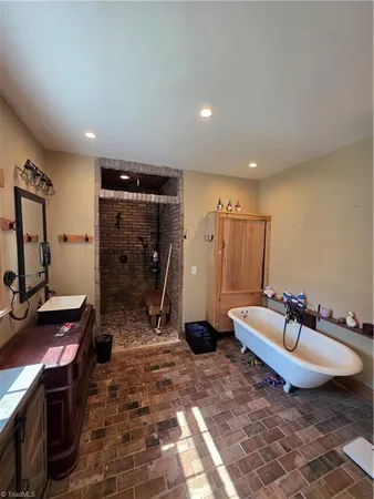 $600,000 | 252 Lynn Drive, Lexington, NC 27292