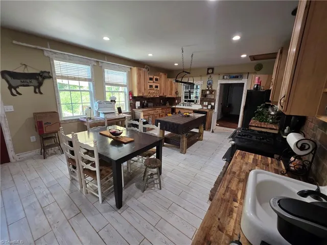 $615,000 | 252 Lynn Drive, Lexington, NC 27292