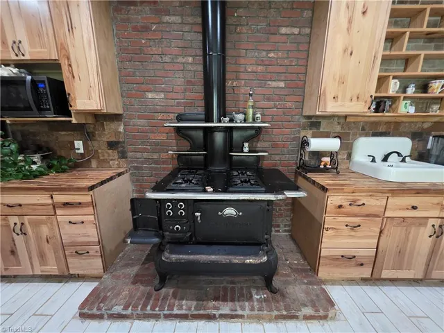 $615,000 | 252 Lynn Drive, Lexington, NC 27292