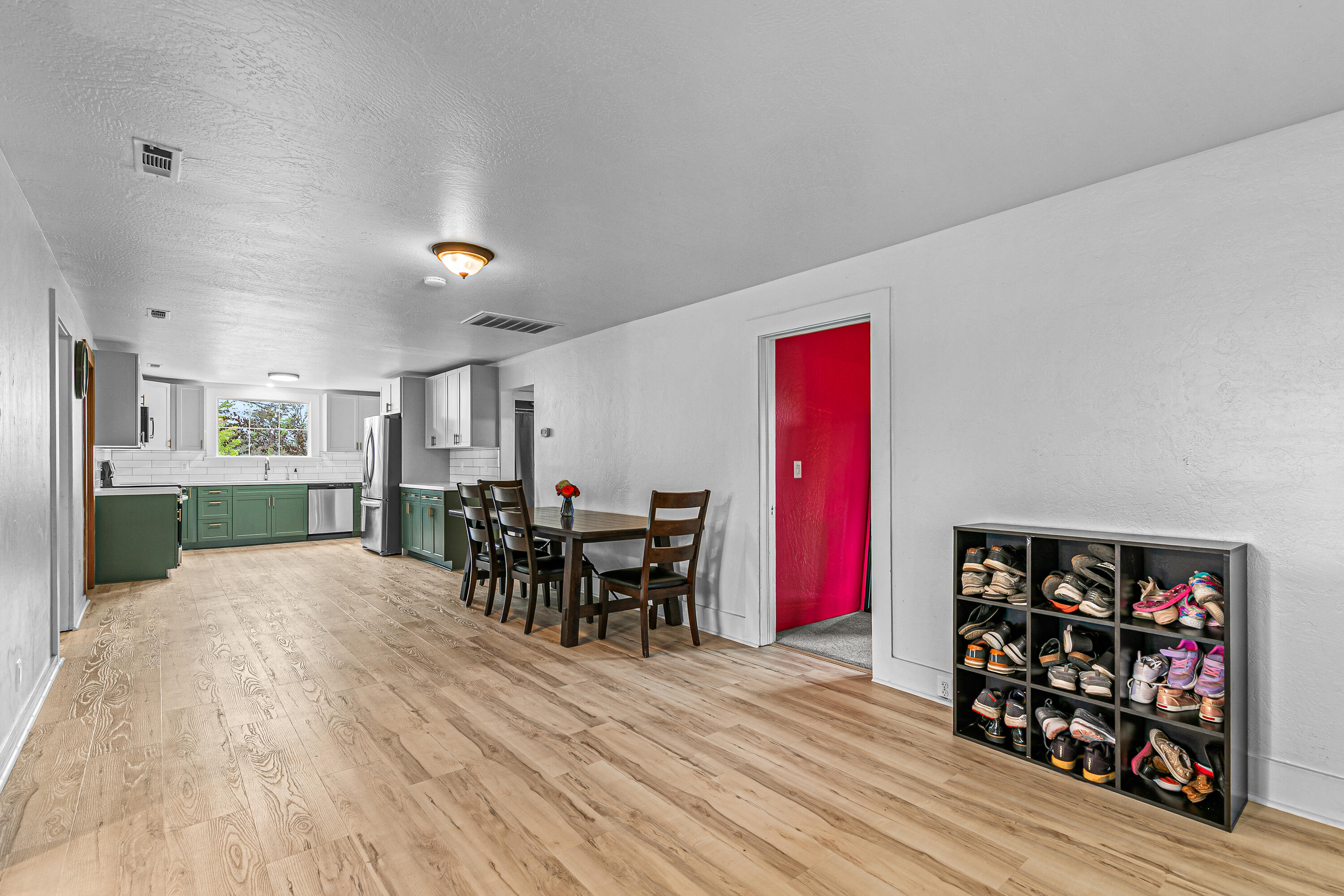 14145 Agate Road Eagle Point, OR 97524 - Photo 8 of 36 9R9A3434