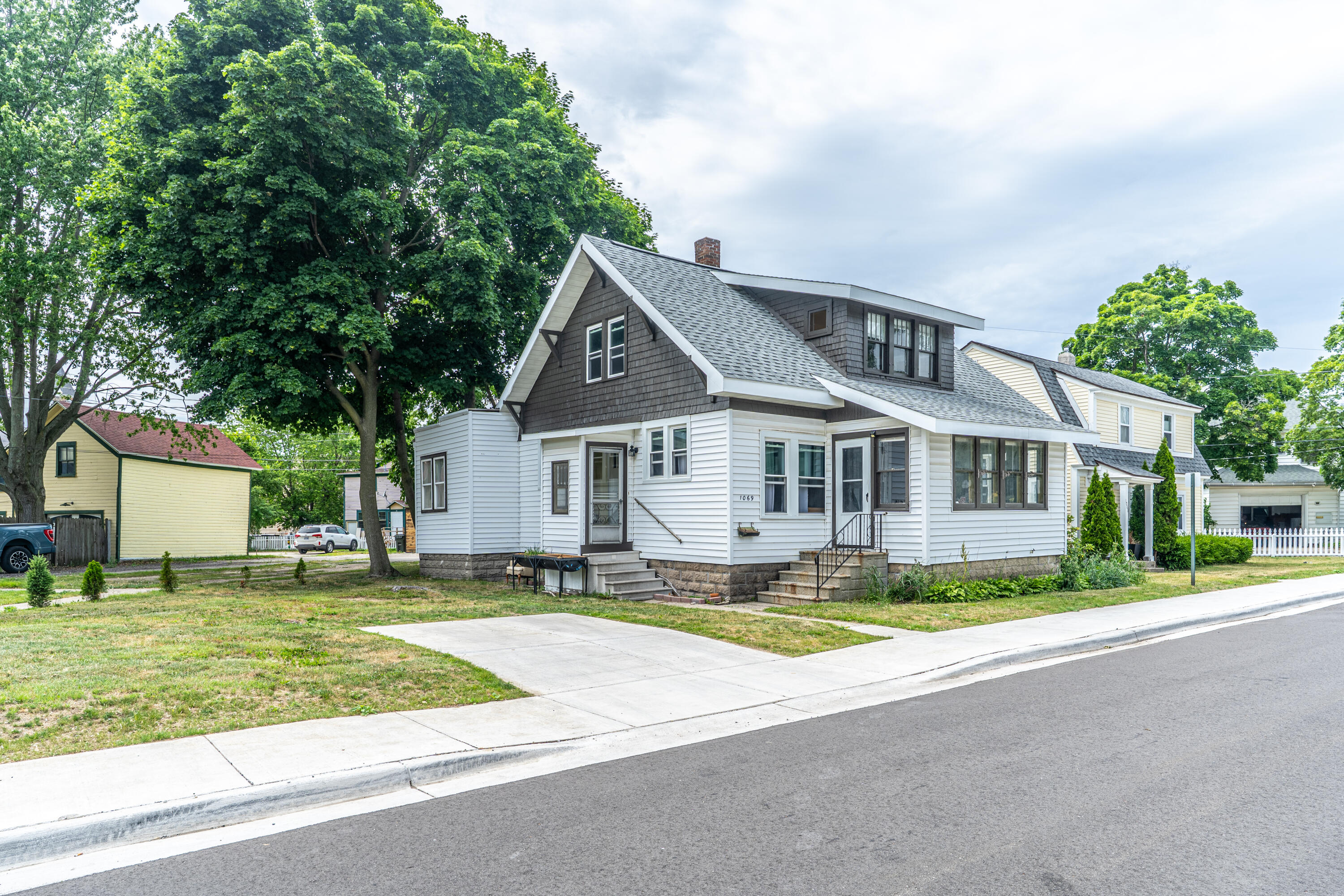 1069 2nd Street Muskegon, MI 49440 - Photo 1 of 31 1069-Second-St-1
