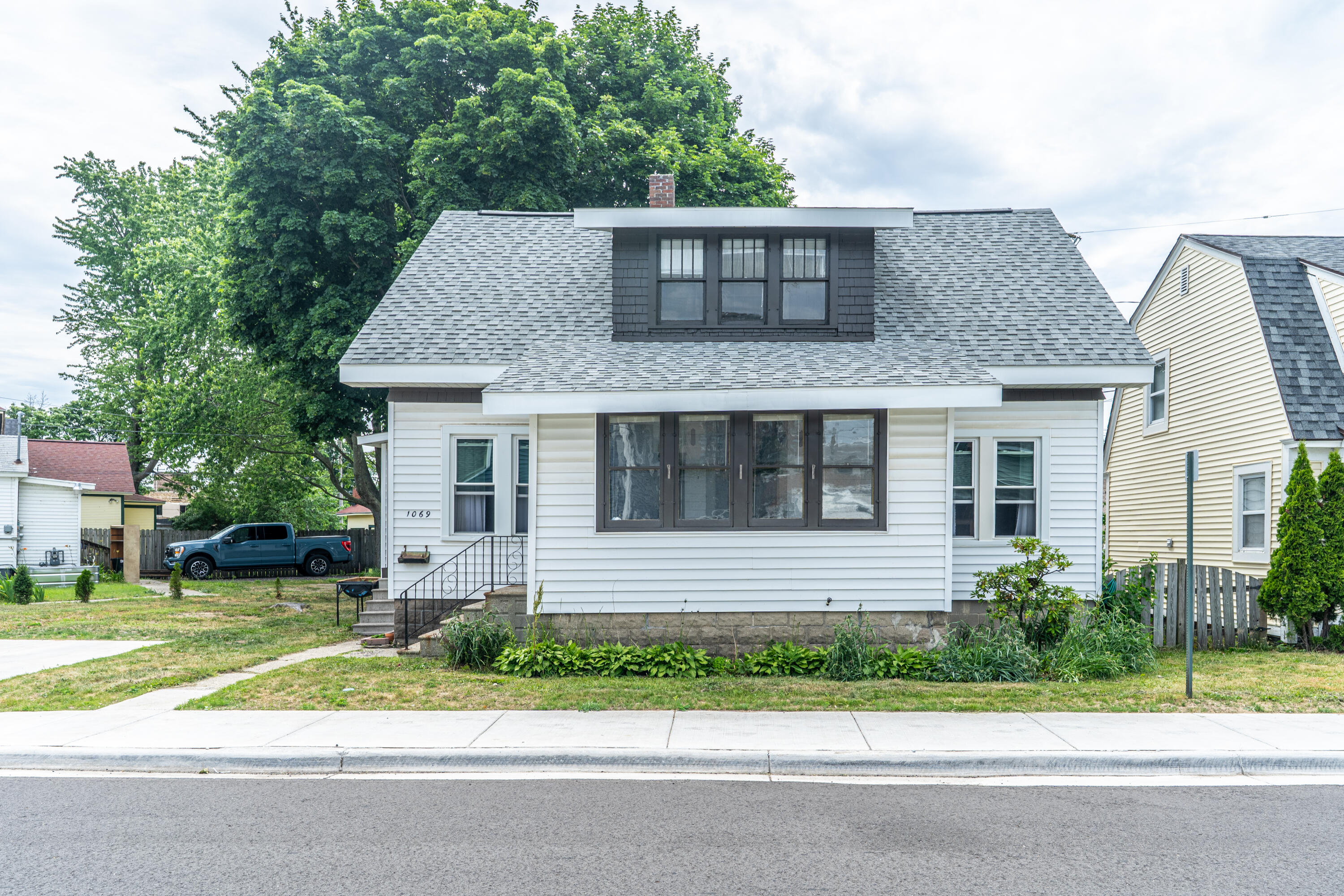 1069 2nd Street Muskegon, MI 49440 - Photo 3 of 31 1069-Second-St-5