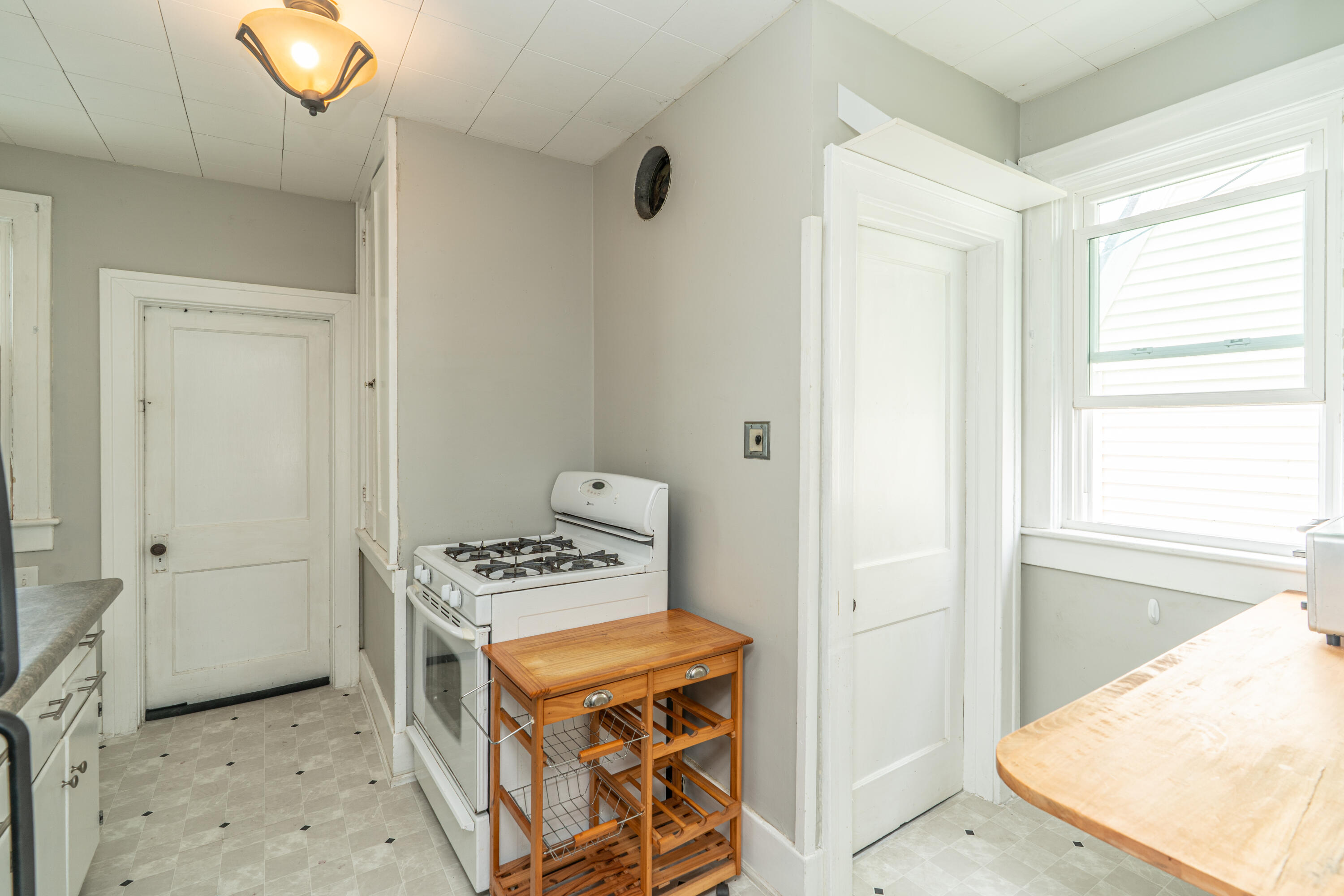 1069 2nd Street Muskegon, MI 49440 - Photo 6 of 31 1069-Second-St-9