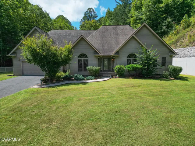 $402,500 | 239 Sulphur Springs Road, Harlan, KY 40840