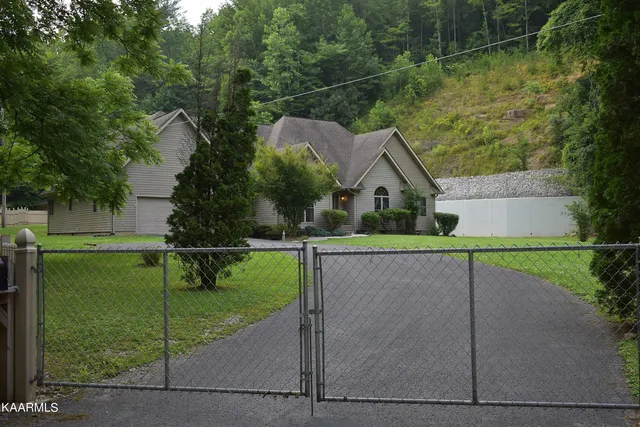 $402,500 | 239 Sulphur Springs Road, Harlan, KY 40840