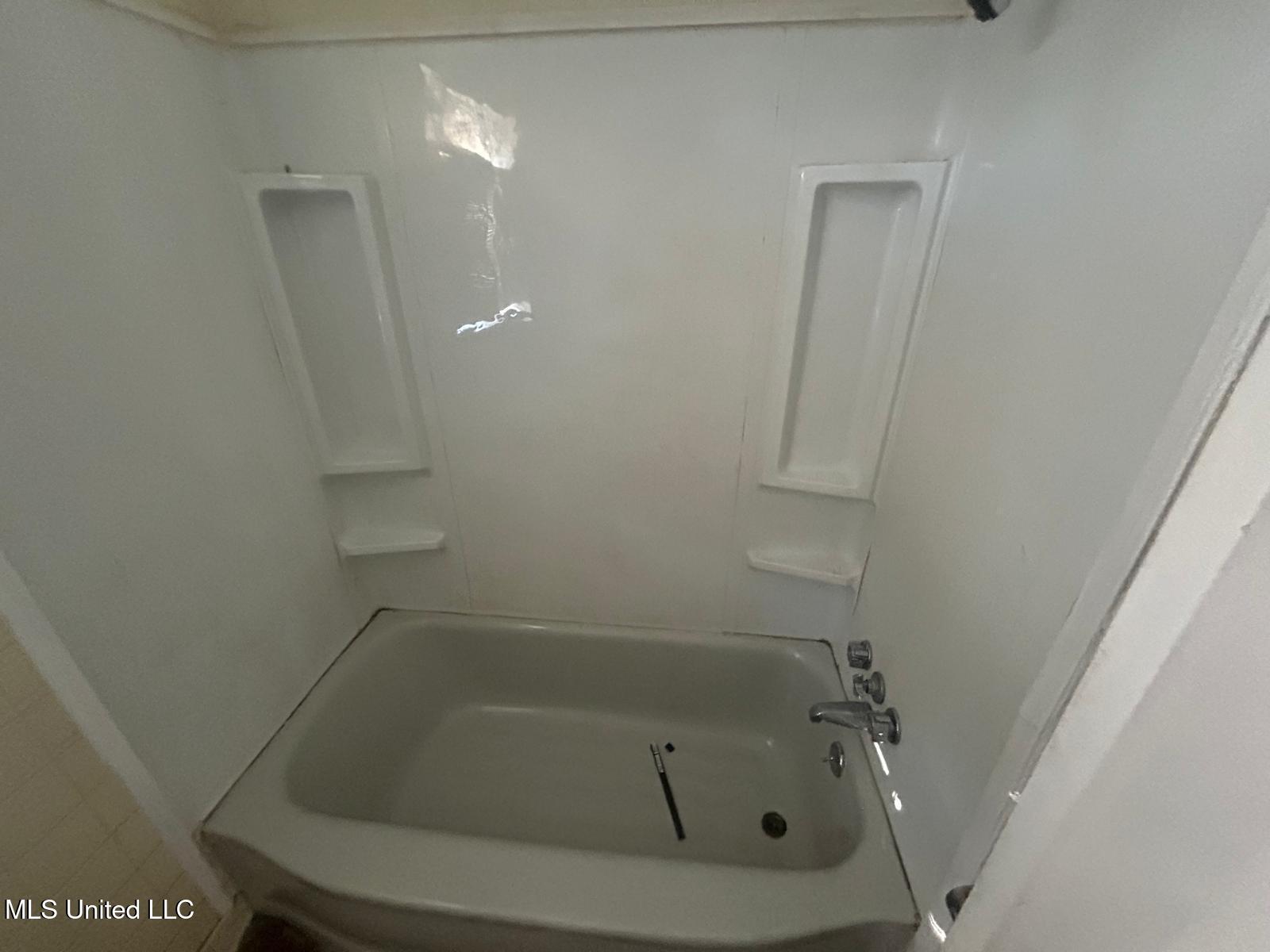 1054 Matthews Avenue Jackson, MS 39209 - Photo 12 of 13 12 - Interior