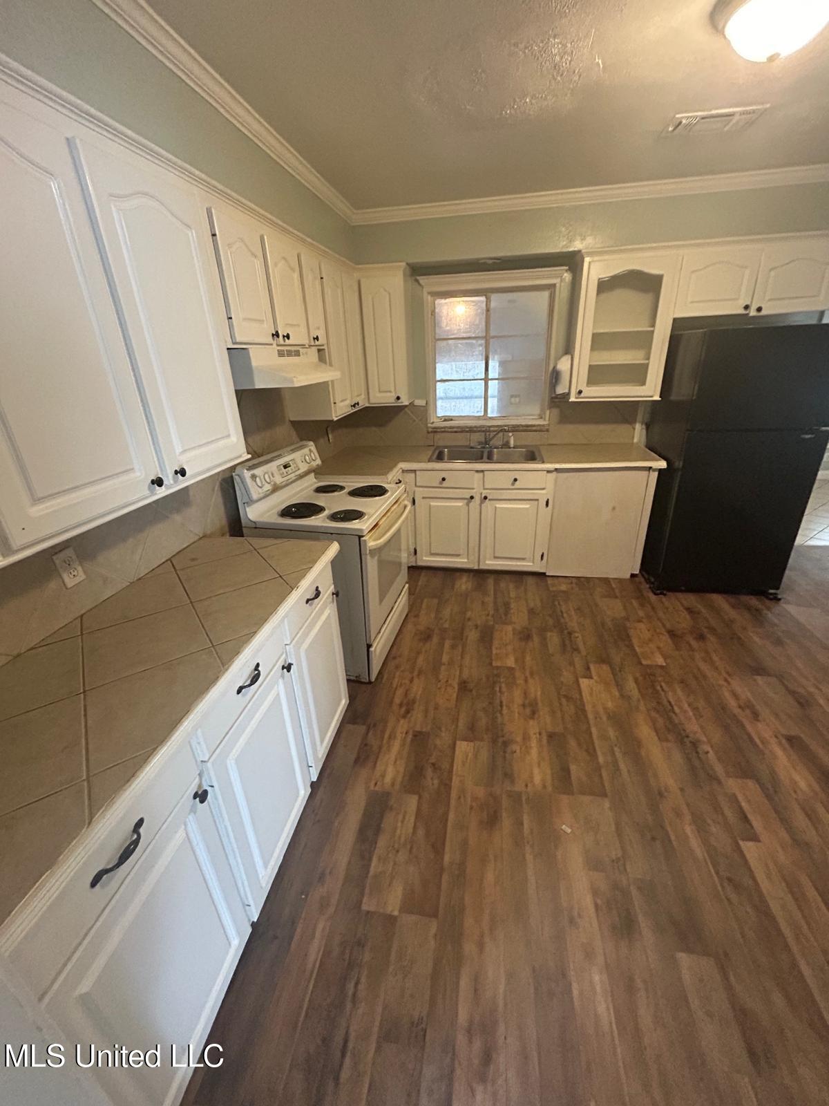 1054 Matthews Avenue Jackson, MS 39209 - Photo 5 of 13 05 - Interior