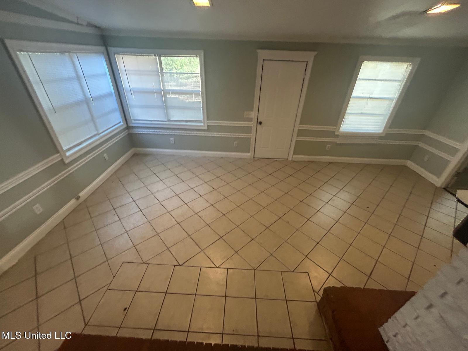 1054 Matthews Avenue Jackson, MS 39209 - Photo 6 of 13 07 - Interior