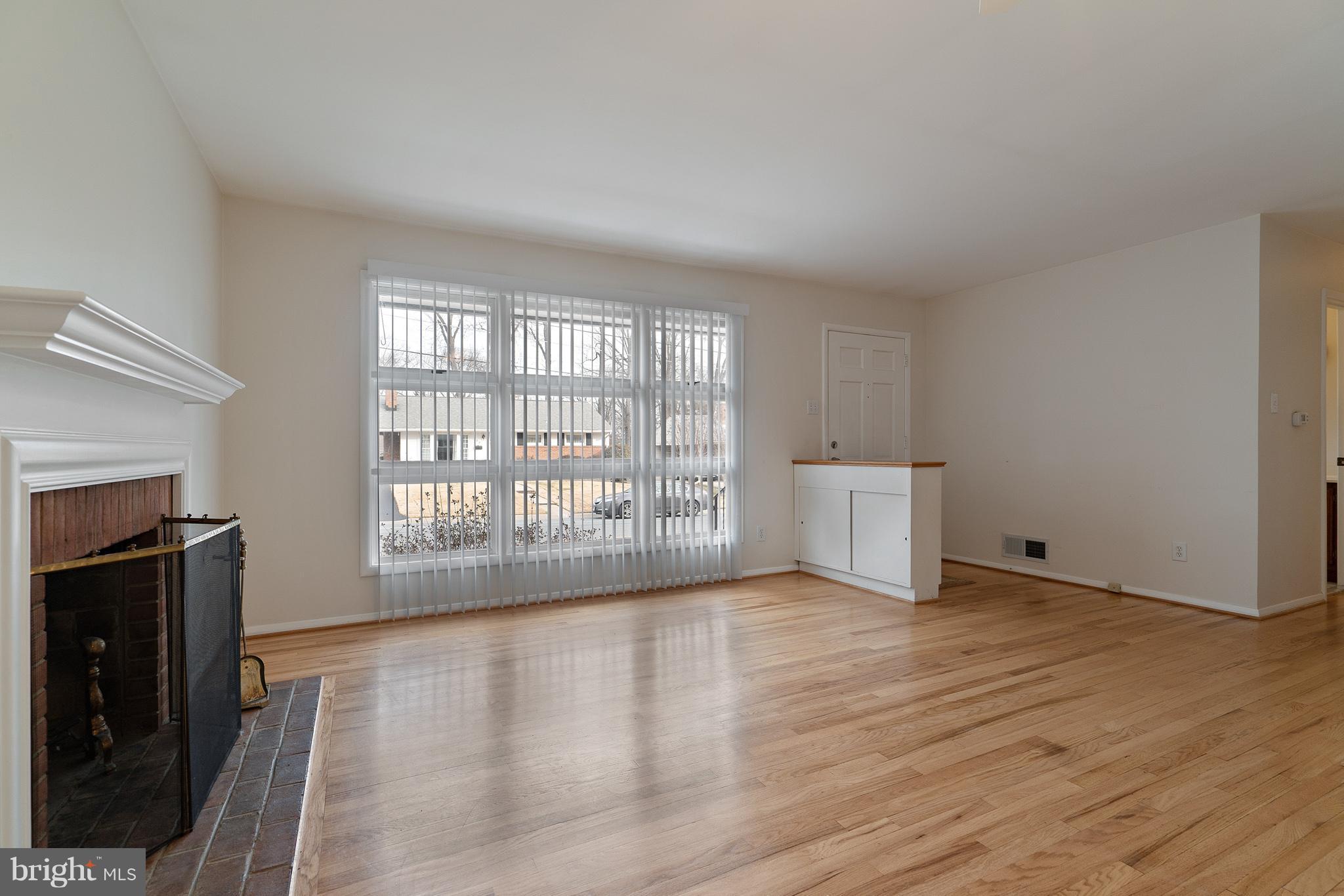 103 Rolling Road Gaithersburg, MD 20877 - Photo 3 of 28 Living Room w picture window for loads of light.