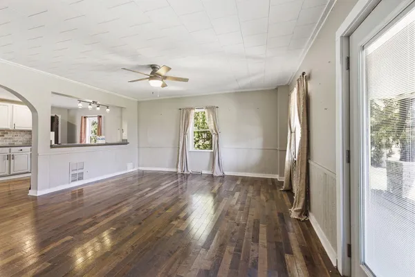 $349,900 | 710 South Elm Street, Three Oaks, MI 49128