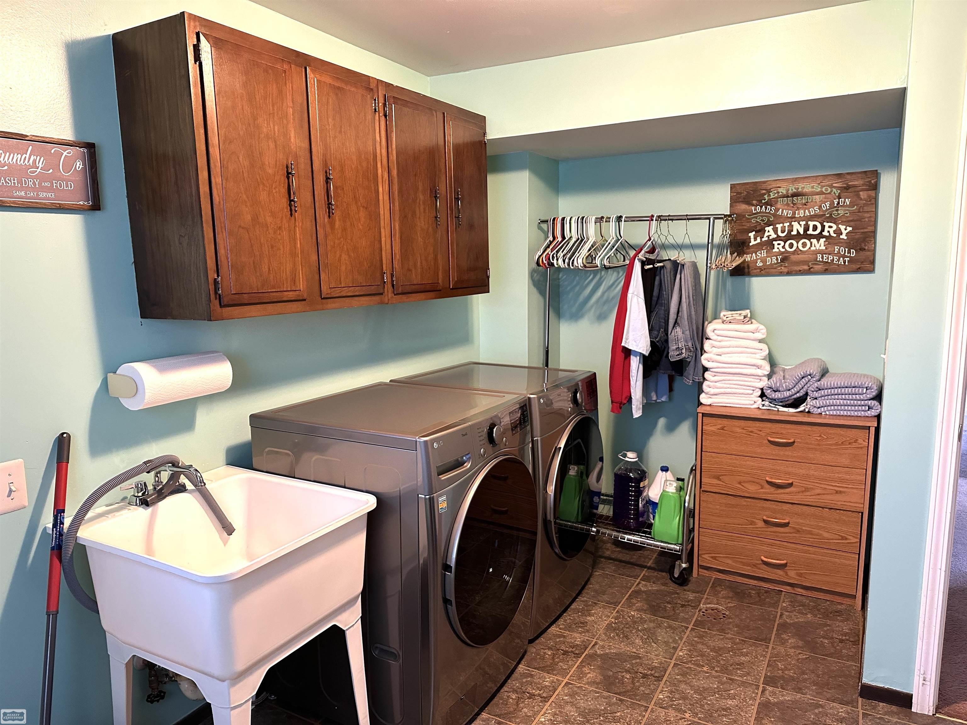 3070 South Boulevard Rochester, MI 48309 - Photo 22 of 22 50139560-0cde2d61-c1ea-4b12-9811-cf57adc8c522.JPG