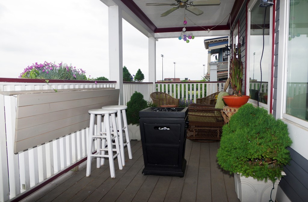 39 Juliette Street, Unit 3 Boston, MA 02122 - Photo 18 of 20 a balcony with table and chairs