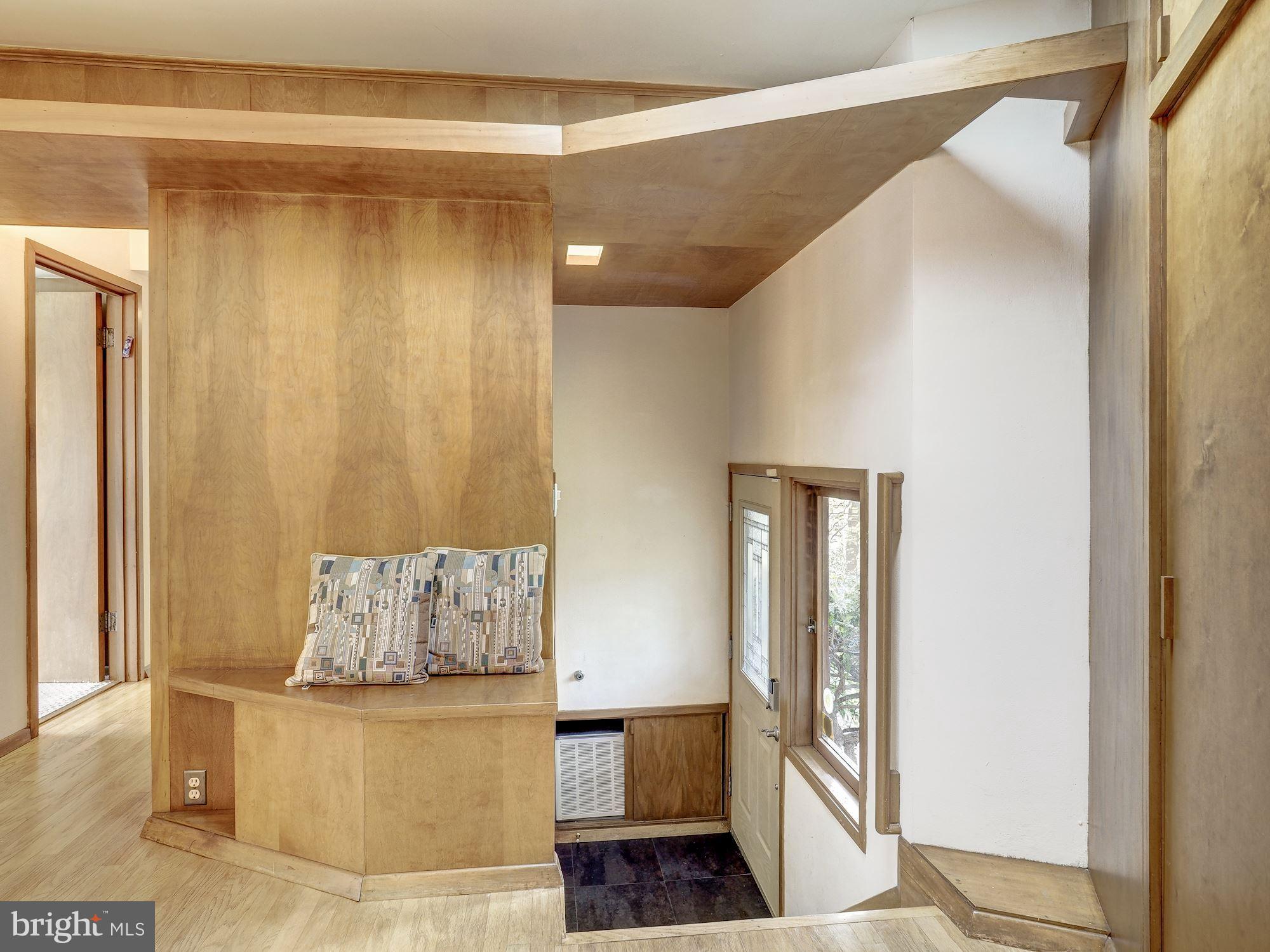 6528 Wiscasset Road Bethesda, MD 20816 - Photo 5 of 38 Foyer and Entry