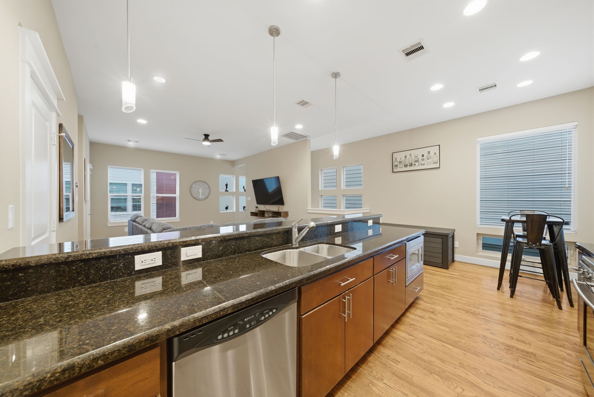 1036 West 24th Street Houston, TX 77008 - Photo 14 of 36