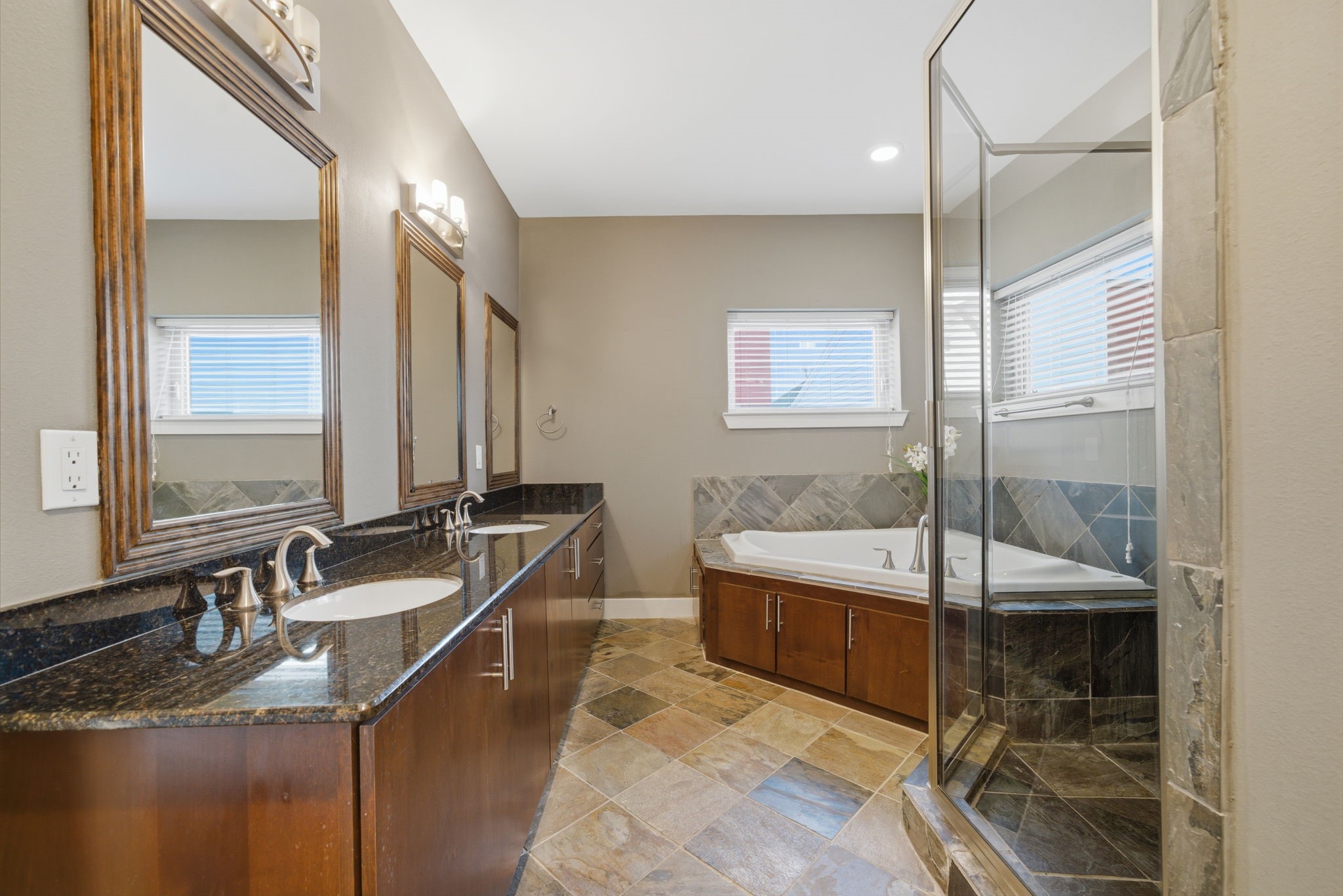 1036 West 24th Street Houston, TX 77008 - Photo 24 of 36