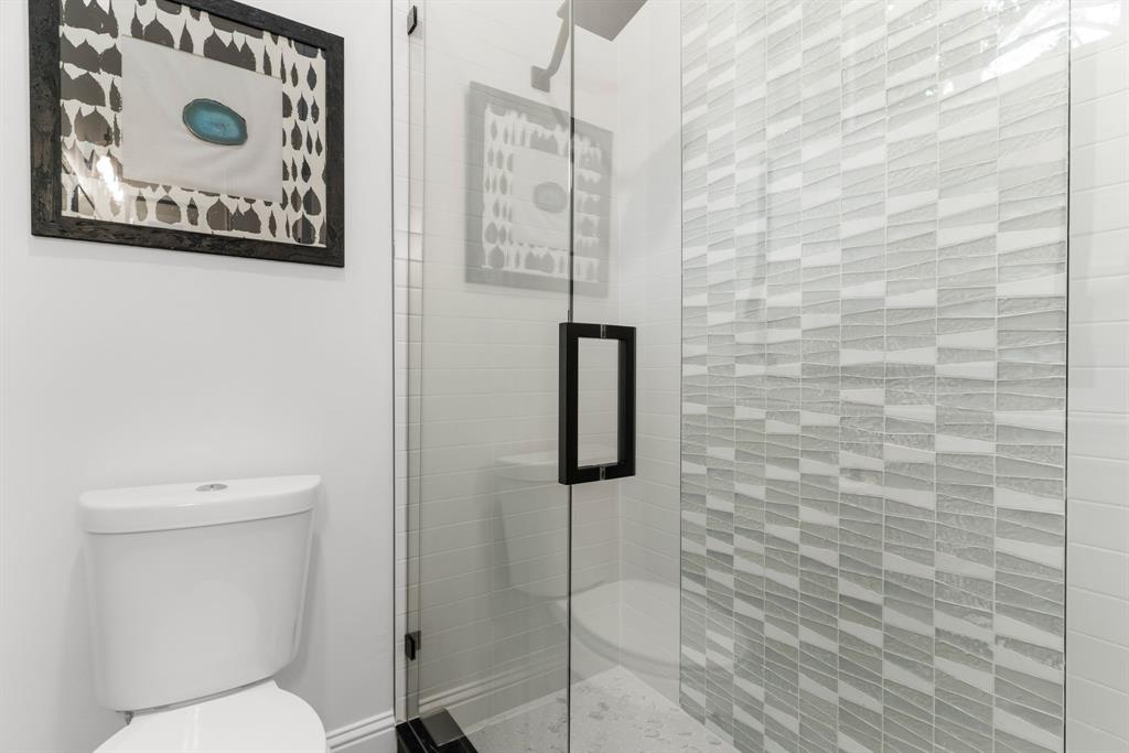 1307 Silverlake Road McKinney, TX 75072 - Photo 28 of 40 Ensuite Bath