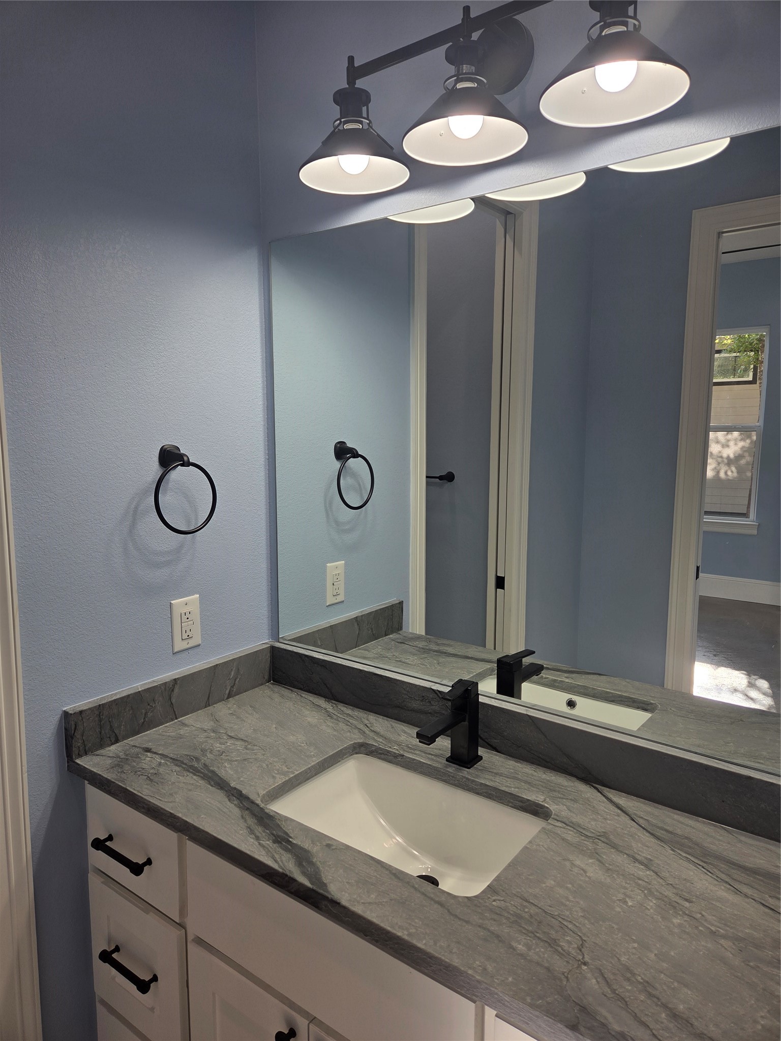 24550 Johnson Road Montgomery, TX 77356 - Photo 45 of 49 Casita bathroom