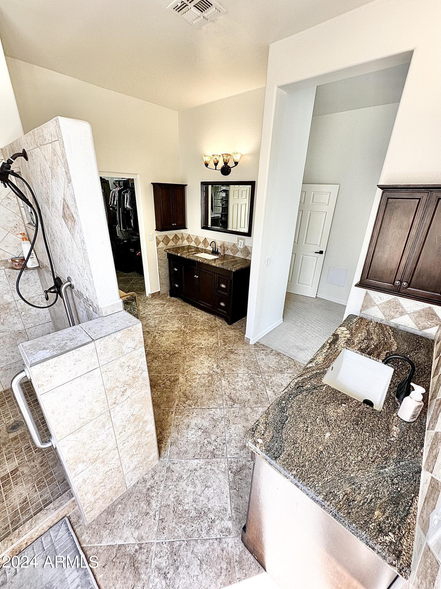 16852 West Northampton Road Surprise, AZ 85374 - Photo 13 of 31 Primary Bath