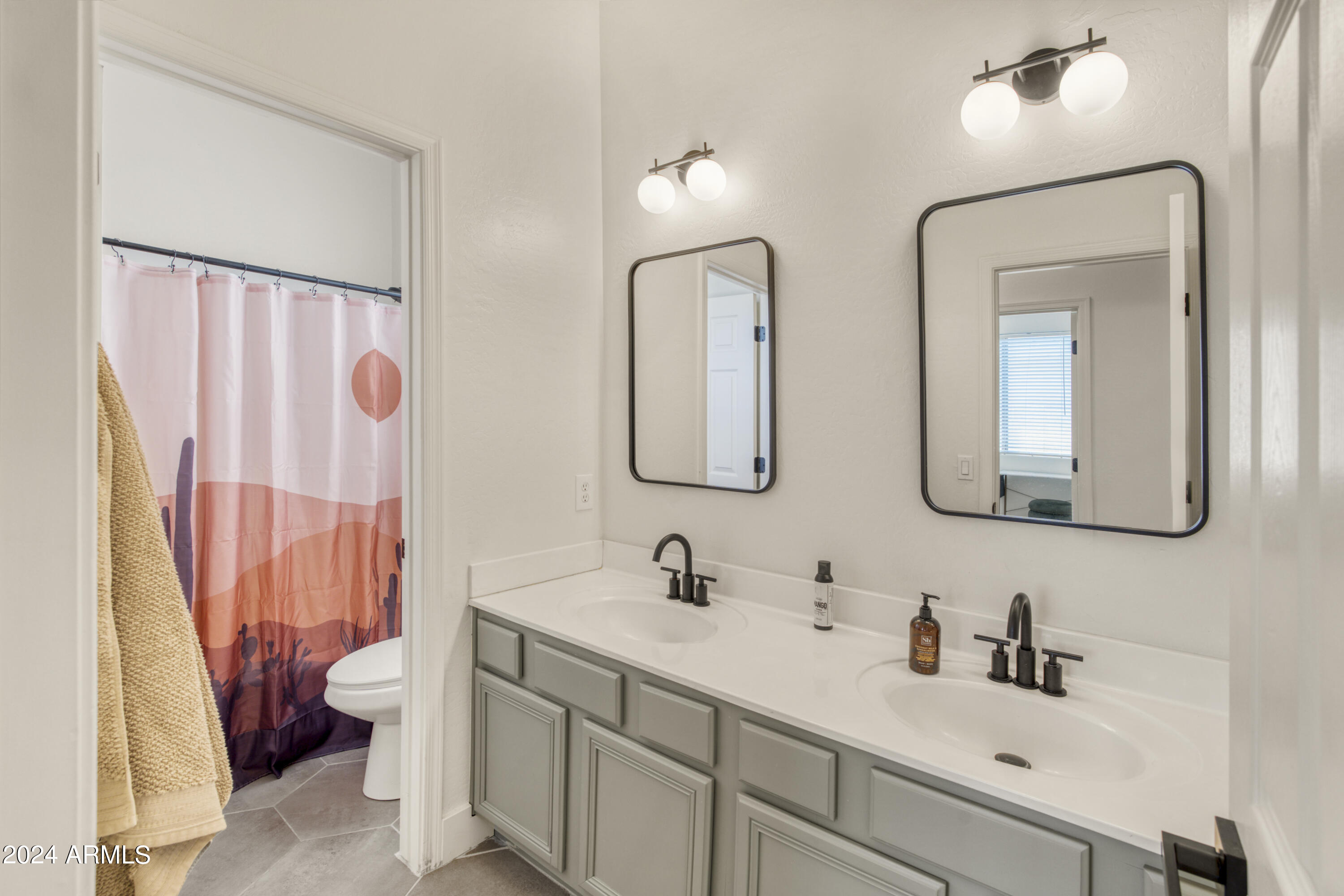 16852 West Northampton Road Surprise, AZ 85374 - Photo 20 of 31 Hall Bathroom