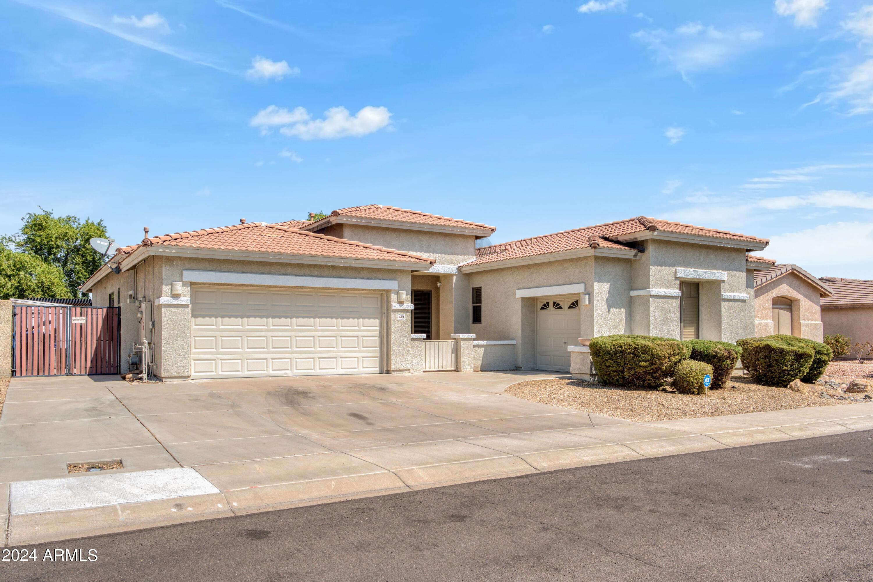16852 West Northampton Road Surprise, AZ 85374 - Photo 27 of 31 Front of house
