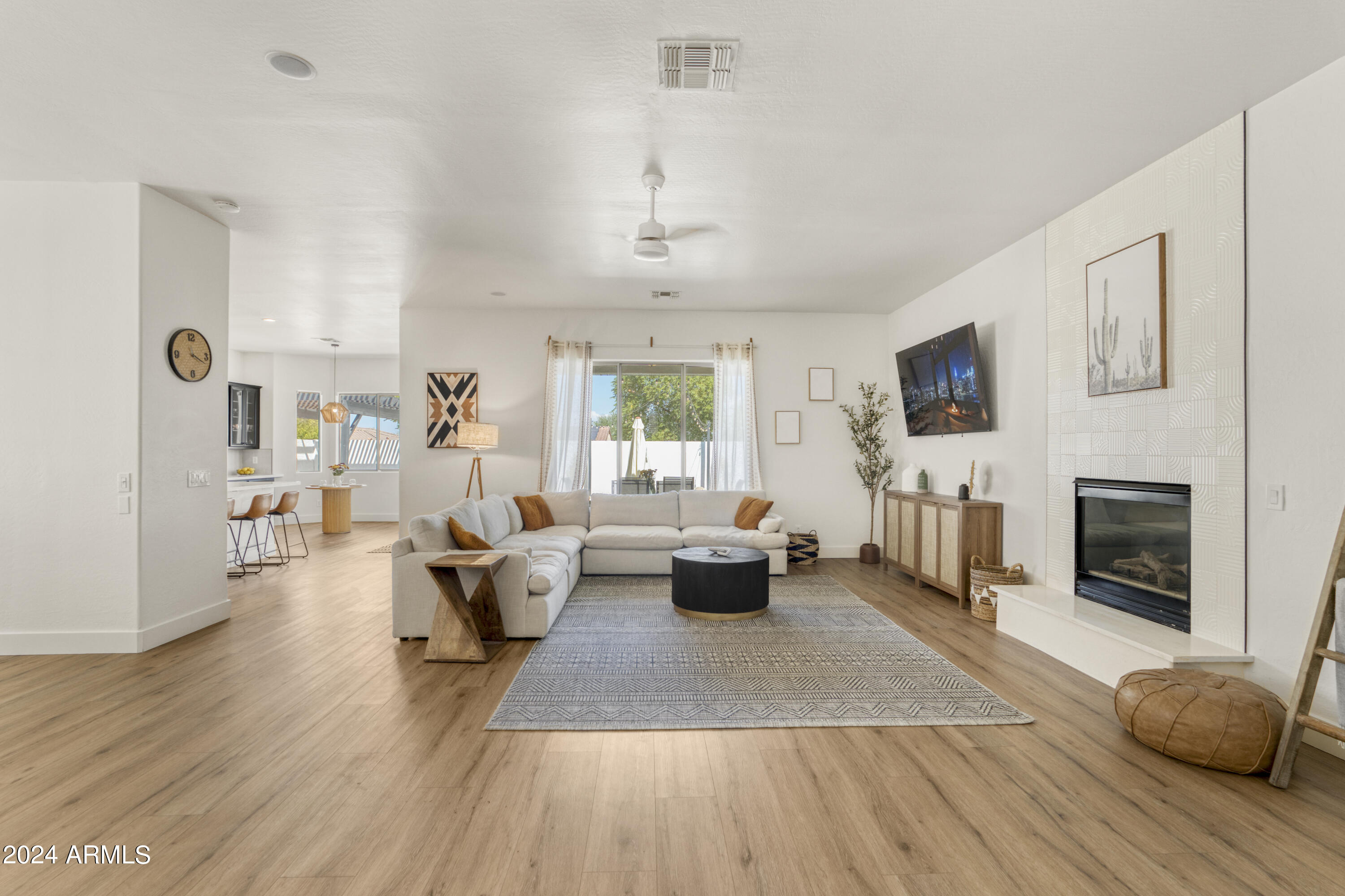 16852 West Northampton Road Surprise, AZ 85374 - Photo 3 of 31 Living room