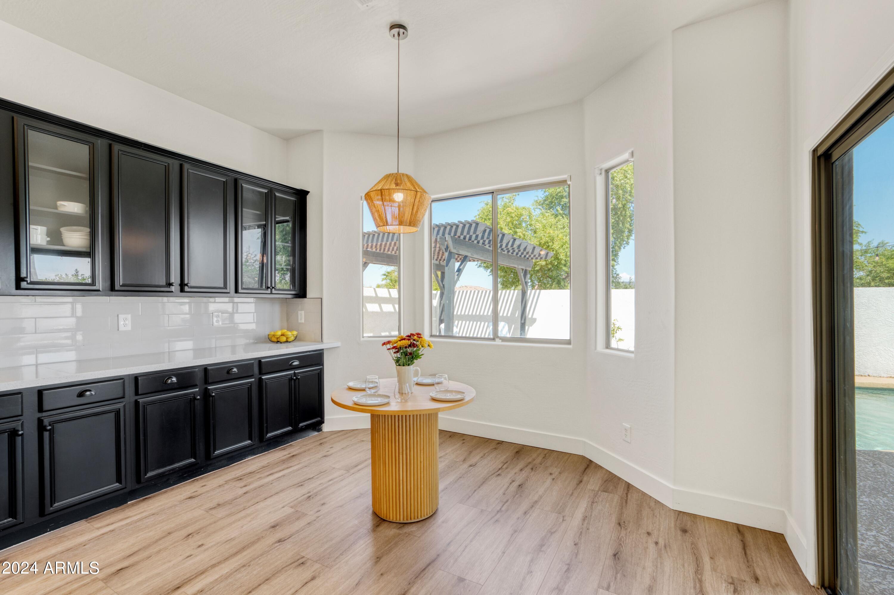 16852 West Northampton Road Surprise, AZ 85374 - Photo 8 of 31 Kitchen