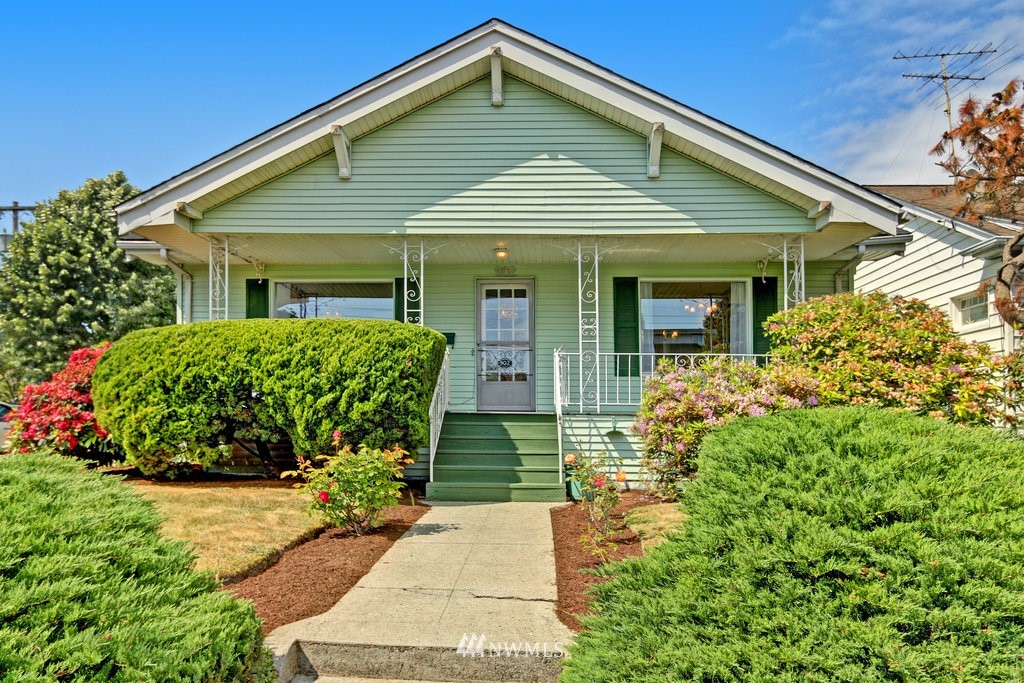 902 North 77th Street Seattle, WA 98103 - Photo 1 of 23 Gallery Image 1